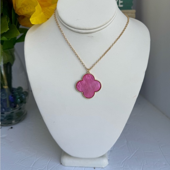 PINK FLOWER  NECKLACE - Picture 2 of 6